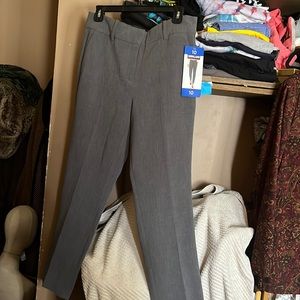 😄NWT Grey Pants Kirkland